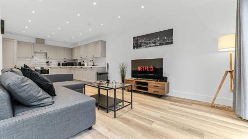 JD Apartments - Urban Retreat with Patio