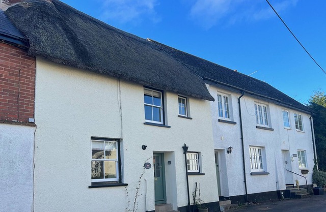 JEAN'S COTTAGE, pet friendly, character holiday cottage in Silverton