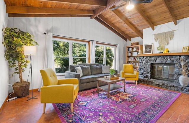 Jeff GNV Home #1 · Renovated 3/2+ bonus, Heart of Gville, UF+Springs