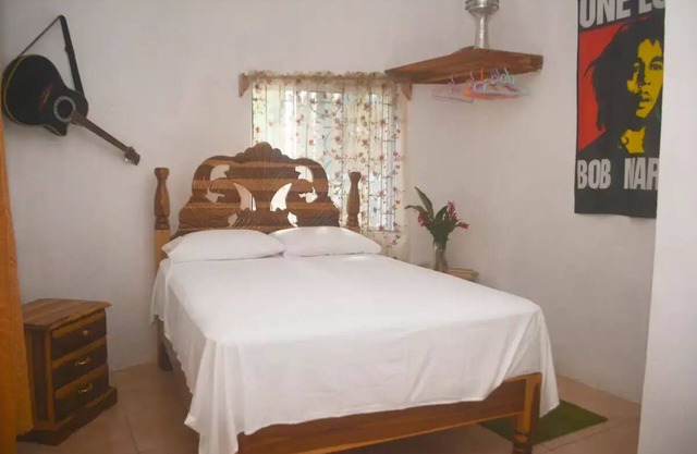 Jeff's Downstairs Room at Robin Hood guesthouse
