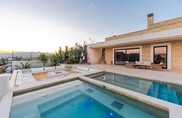 Jerina Mansion by PikHost