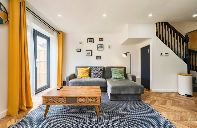 Jersey King - Stylish Bristol House!