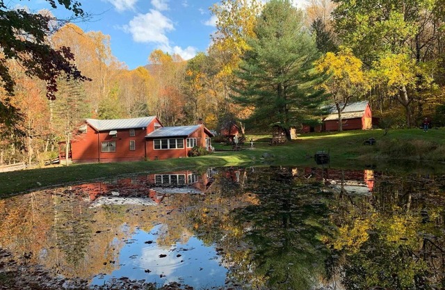 Jewell Hollow Homestead | 3 Bed, 2 Bath