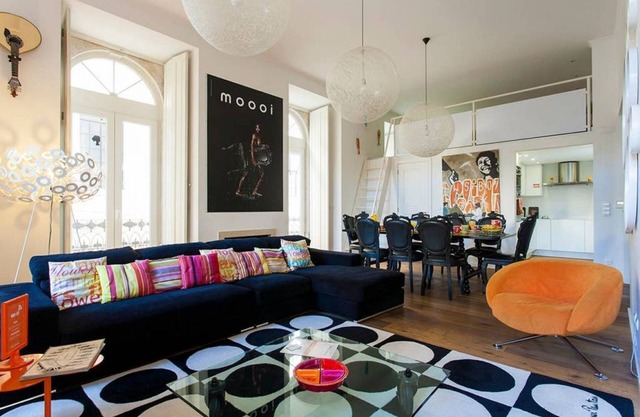 JOIVY Sleek apt w/parking near Santa Justa Lift