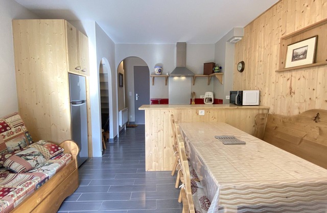 Joli chalet 60m2 proche du centre. parking. balcon