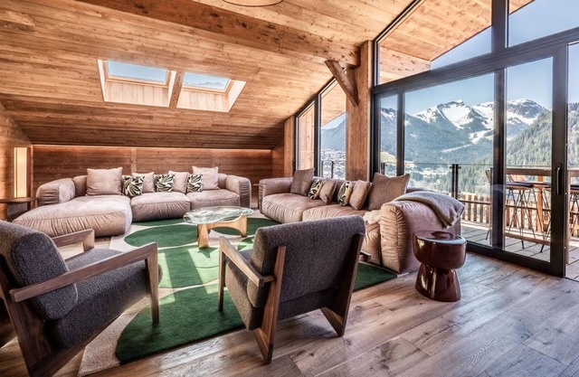 Jolimont - Elegant Alpine Chalet in Châtel