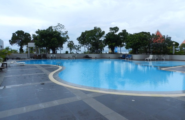 Jomtien PLAZA Condotel. Front the sea, sleeps 4