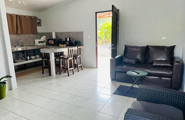 Jonka House - Private Oasis with Lake and Swimming Pool in Arenal