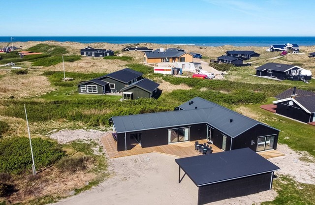 "Jouni" - 200m from the sea by Interhome