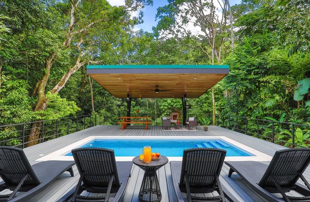 Jungle Treehouse, Private Preserve, 5 Min to Beach