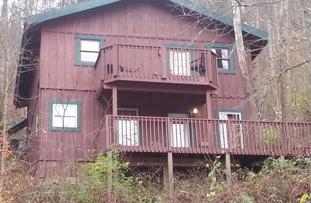 Just 1 mile from Natural Bridge State Park!