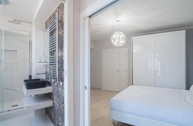 Just 2 minutes from Libia stop, B&B Damagi is centrally located & suitable for everyone!