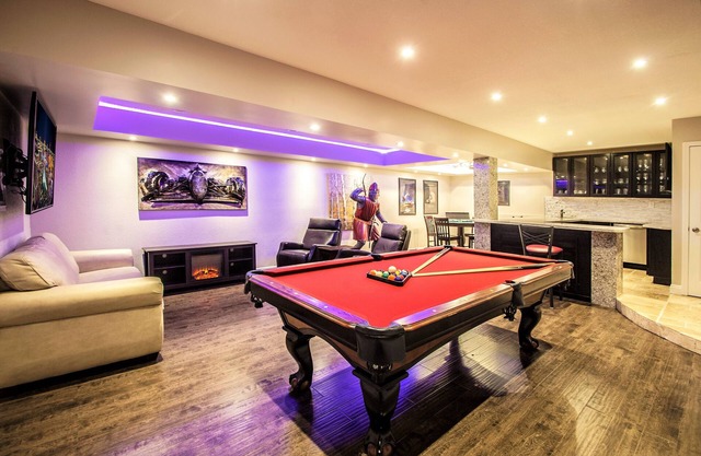 Just Listed! - Beautiful 4 Bed 3 Bath Close To Strip W/pool/spa/gameroom