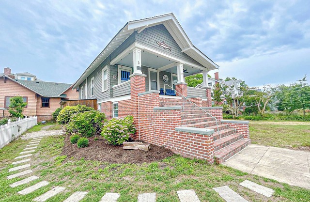 Just One House From The Beach Barefoot Bungalow Offers A Sweet Beach Vacation