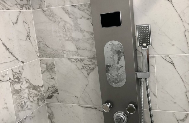 Just Renovated -1BR 1Bath,Pool,Parking,5 min walk 2 Beach 1