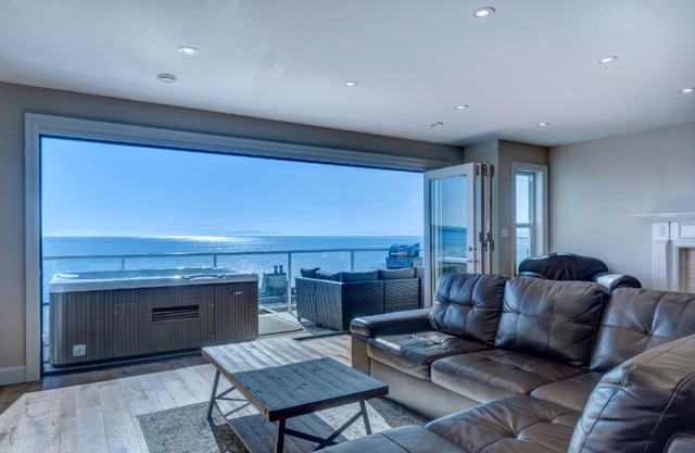 Just steps from the beach! East Beach White Rock!