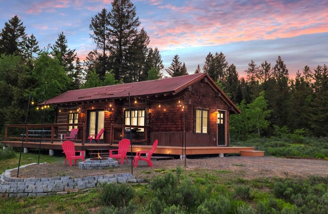 KABINO: Dogs OK FirePit Satellite WiFi Sleeper Sofa Perfect Location Rustic Modern