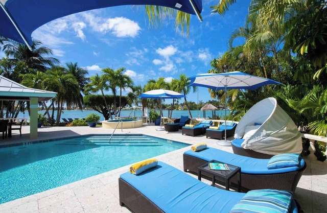 Kaiku: Gated Villa w/Private Pool, Heated Spa, Jet Ski Dock + Guesthouse