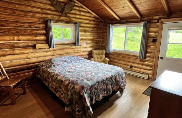 Kan-à-Mouche Pourvoirie Auberge et Chalets