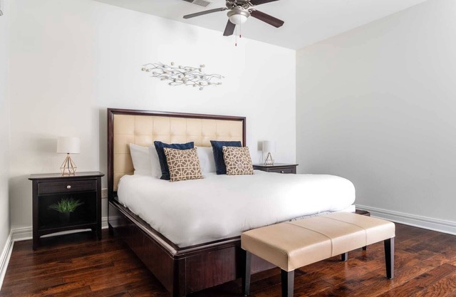 Kasa | Comfy Suite + Laptop Friendly | Austin