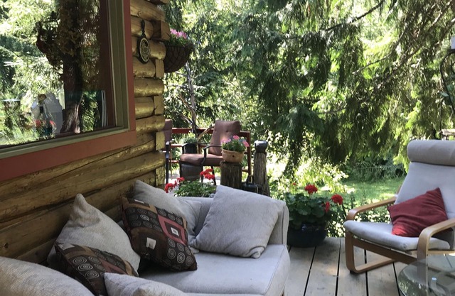 Kaslo Getaway - private and natural experience.