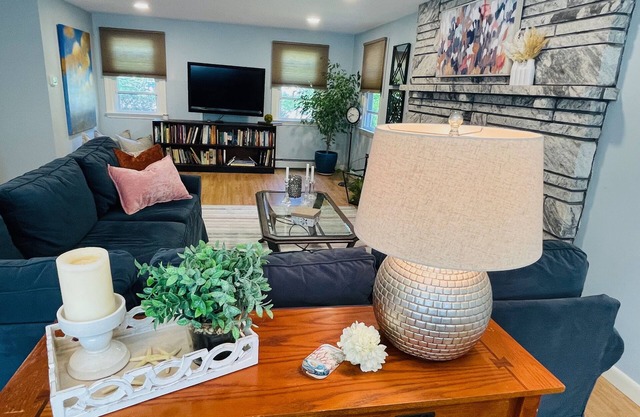Kennebunkport 30 day rental , 1/2 mile from downtown , immaculate home.