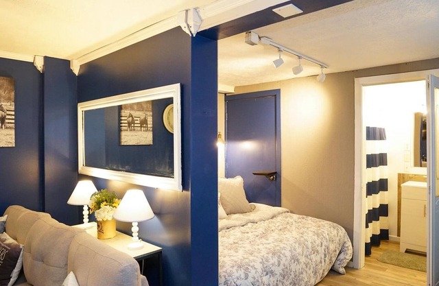 Kentucky Inn & Horse Farm. Private Guest Suite attached to Barn