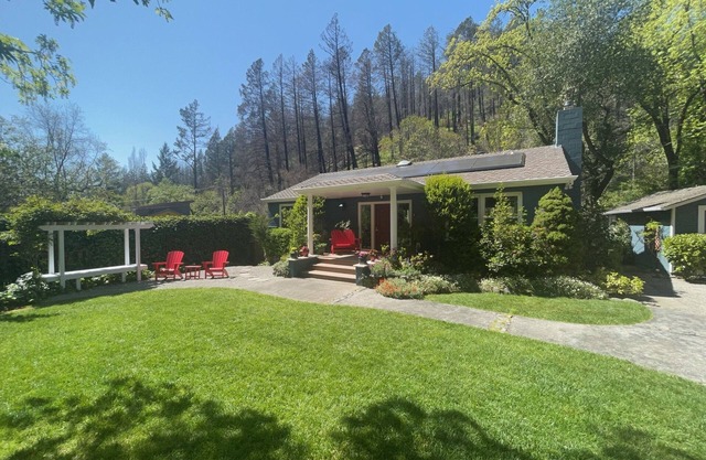 Kenwood Cottage-Canyon & Creek Setting, No cleaning fee, Tesla Charger.