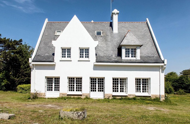 Keravel, family home with character and direct access to the sea