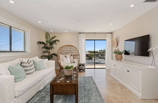 Key Largo Ocean Shore Villa 3 with pool & boat slip