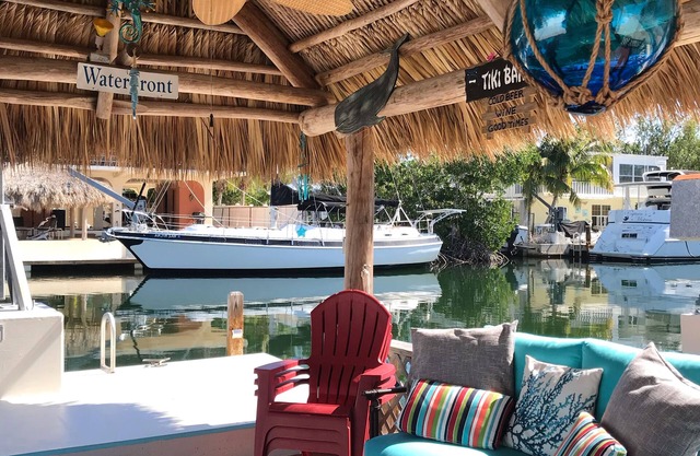 Key Largo Waterfront Tiki - Private Dock & Bayside Escape - Sleeps 6.