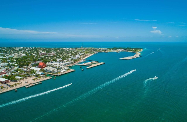 Keys On Jamaica: 3BR Waterfront Home, Large Corner Lot on Ramrod Key, Convenient to Atlantic & Gulf!