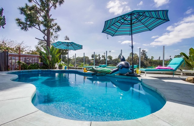 Kids paradise, FENCED HEATED POOL⭐️TOYS SPAJacuzzi SPLASH PAD plus cebtral AC