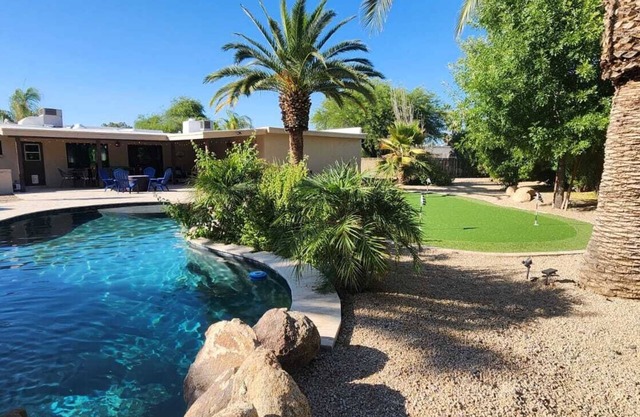 Kierland oasis, pool heater, spa, putting green