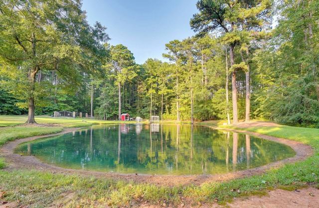 Kilgore Gem: Pet-friendly Cabin w/Duck Pond!