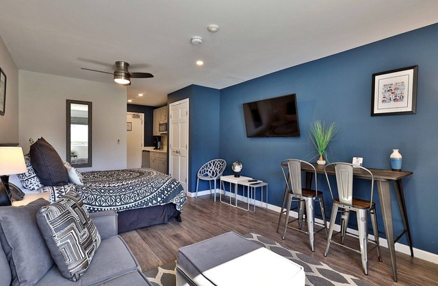 Killington Center Renovated Studio with Kitchenette on Bus Route and Discounted Ski Rentals.
