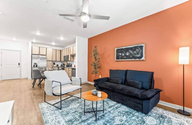King Bed Apt Close to Disney w Amenities Dog Park
