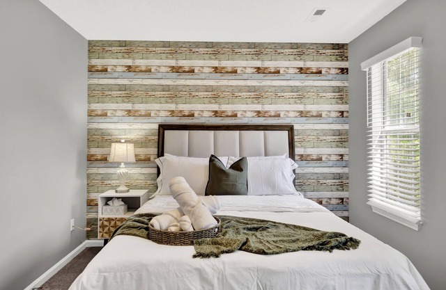 King Bed - Close to Airport - Close to Uptown