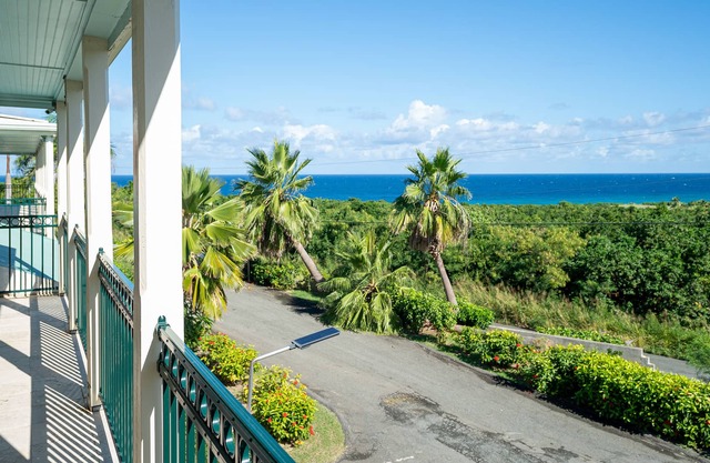 King Room with Caribbean View, plenty of Island Charm with Breakfast