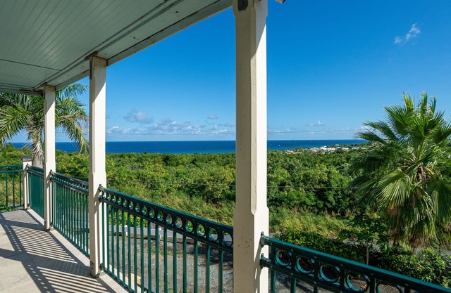 King Room with partial Caribbean View, plenty of Island Charm and breakfast