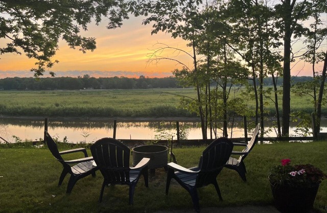 Kingfisher Cabin - Stunning Waterfront Vistas!