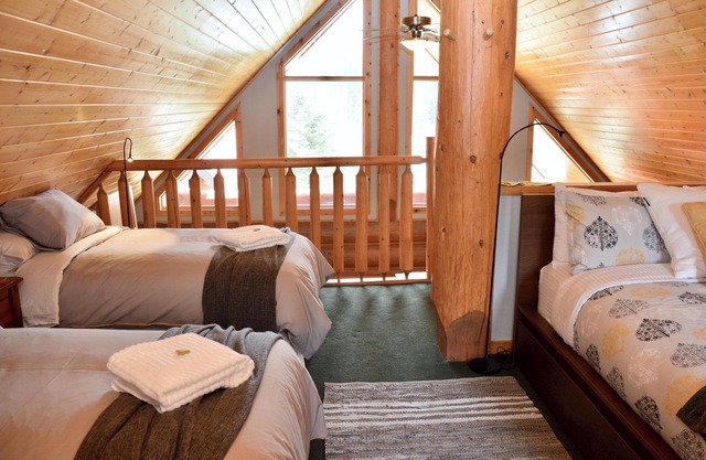 Kingmik Chalet - west gate of YOHO National Park