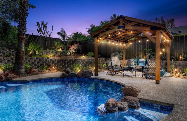 Kissing Turtle Lagoon🐢🌴 Pool, spa, fire pit, grill, games! Great location!