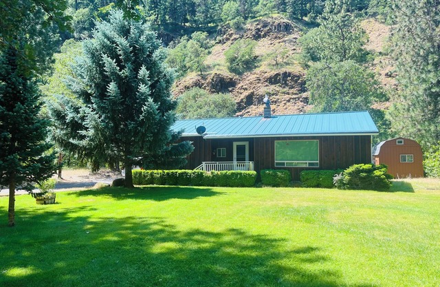 Klickitat River's Edge Retreat