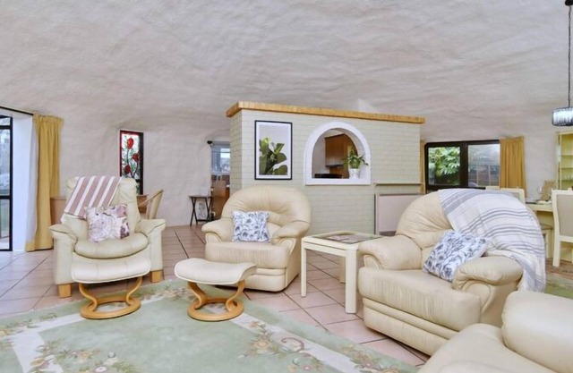 Koepel House-Unique dome shaped holiday home