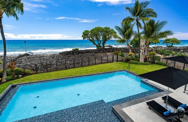 "Kona Kai Hale" Luxurious Oceanfront Villa w/Private Pool Close to Town!