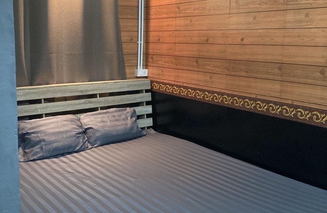 Koomdech Hotel Wooden Room in Classic Style