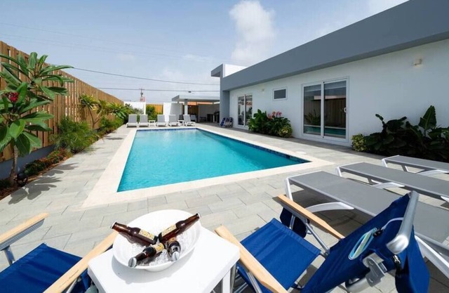 Koyari 46: New Listing! Cheerful 6- bedroom Villa with Pool