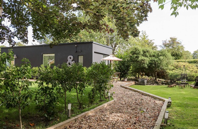 KUB HOUSE, luxury holiday cottage in Wigginton, Hertfordshire