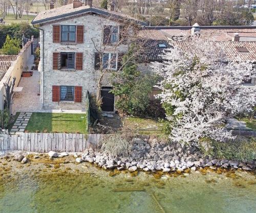 L'antica Lugana front lake